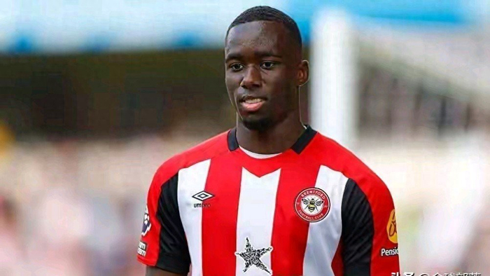 网页版登录入口-曼市双雄开抢！21岁飞翼标价6000万，半个欧洲都坐不住了|曼城|皇马|托特纳姆热刺|巴黎圣日耳曼|布伦特福德_新浪体育_新浪新闻